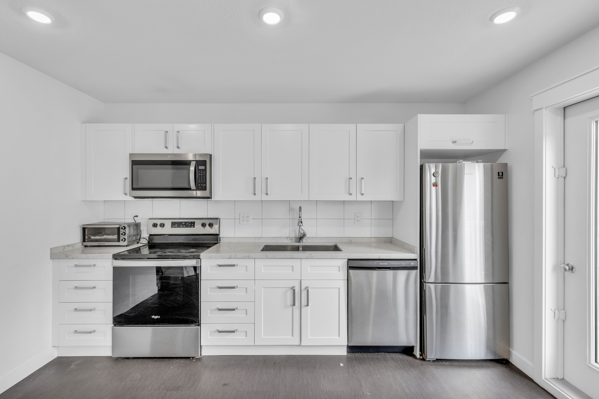 萨斯卡通【Optimist Park 对面 | 河西小户型2房联排 | 带车库】--林与唐地产 - 3